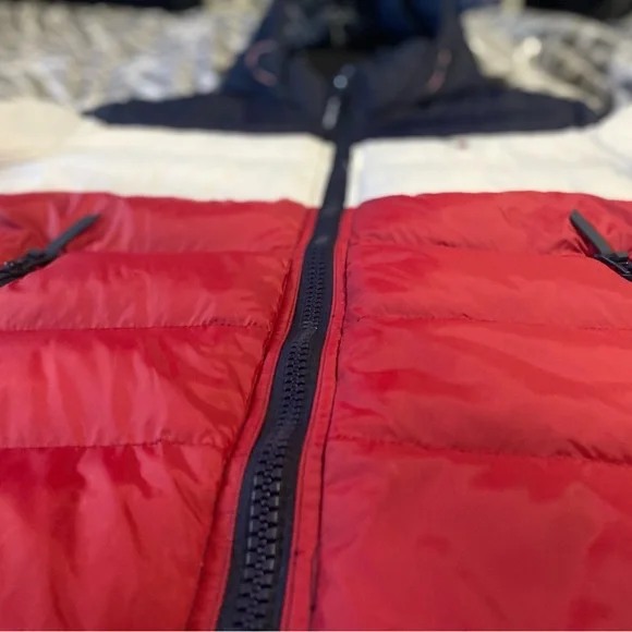 TOMMY HILFIGER PUFFER JACKET (USED less than 5 times)